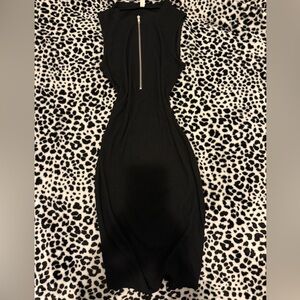 Chic Black Sleeveless Dress with Zipper